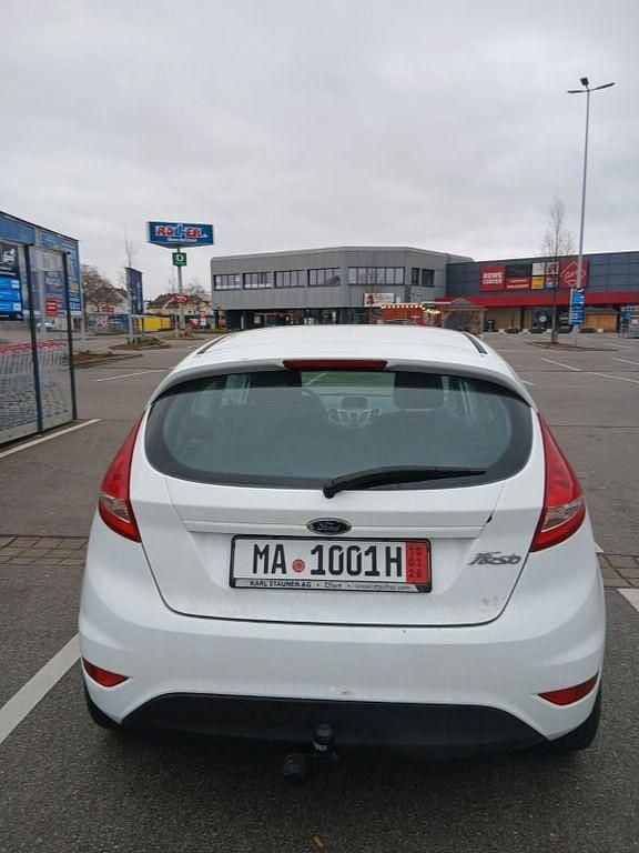 Gebraucht Ford Fiesta Trend 60 PS (44 kW) 2010 Weiß Kleinwagen