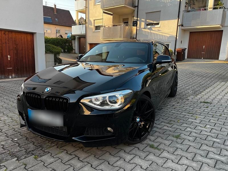 Schwarz Gebraucht 2012 BMW 125 M Sport Kleinwagen | 14.800 € - Bild 1/4