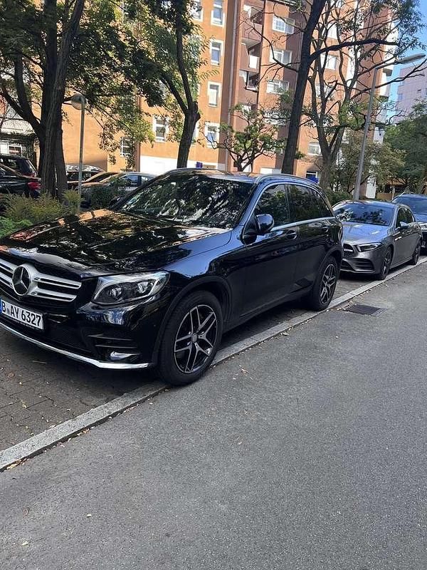 Schwarz Gebraucht 2016 Mercedes GLC250 AMG SUV | 22.500 € (Fairer Preis) - Bild 1/4