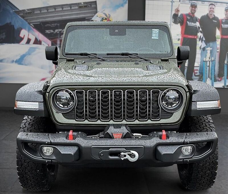 Grün Neu 2025 Jeep Wrangler Rubicon SUV | 85.500 € (Etwas zu teuer) - Bild 1/4
