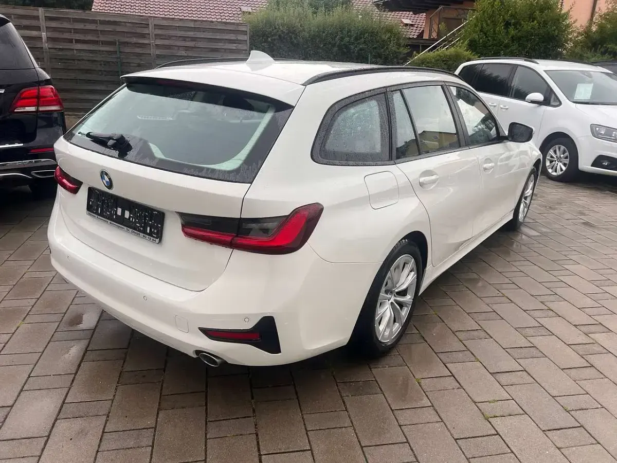 Gebraucht BMW 316 Luxury Line 122 PS (89 kW) 2021 Alpinweiß Kombi