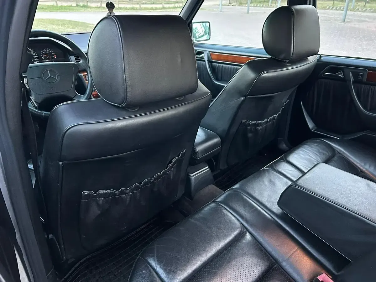 Gebraucht Mercedes E280 193 PS (141 kW) 1995 Grau Limousine