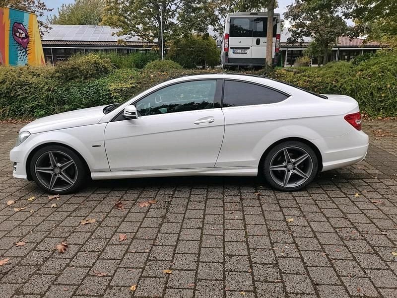 Gebraucht Mercedes C220 170 PS (125 kW) 2014 Weiß Coupé
