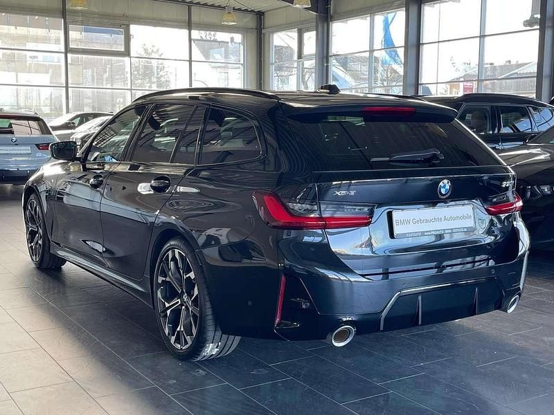 Gebraucht BMW 330 M Sport 245 PS (180 kW) 2024 Black sapphire Kombi