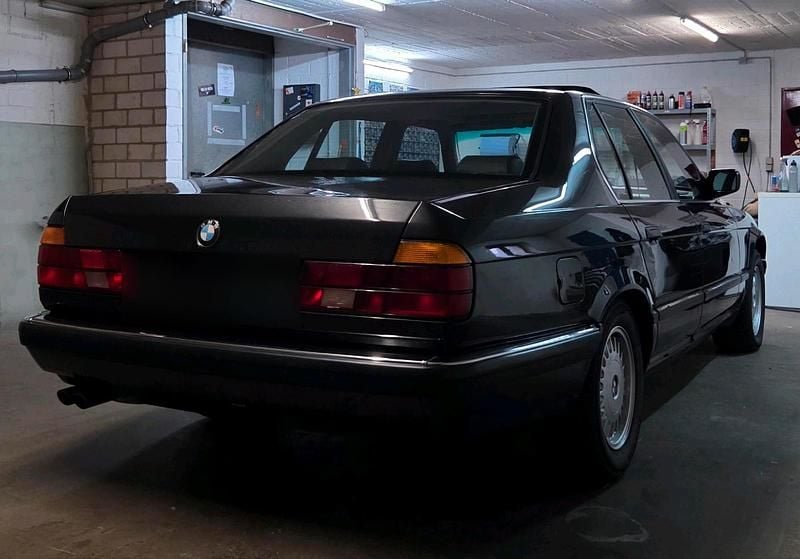 Gebraucht BMW 735 210 PS (154 kW) 1988 Schwarz Limousine
