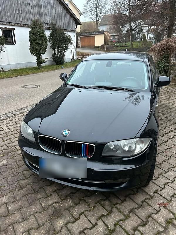 Schwarz Gebraucht 2011 BMW 118 Kleinwagen | 5.200 € (Superpreis) - Bild 1/4