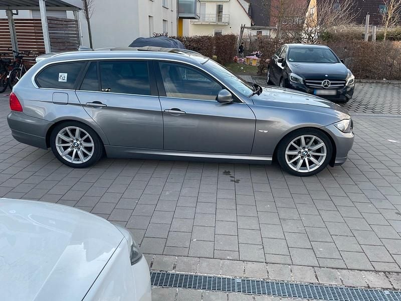 Gebraucht BMW 320 200 PS (147 kW) 2011 Grau Kombi