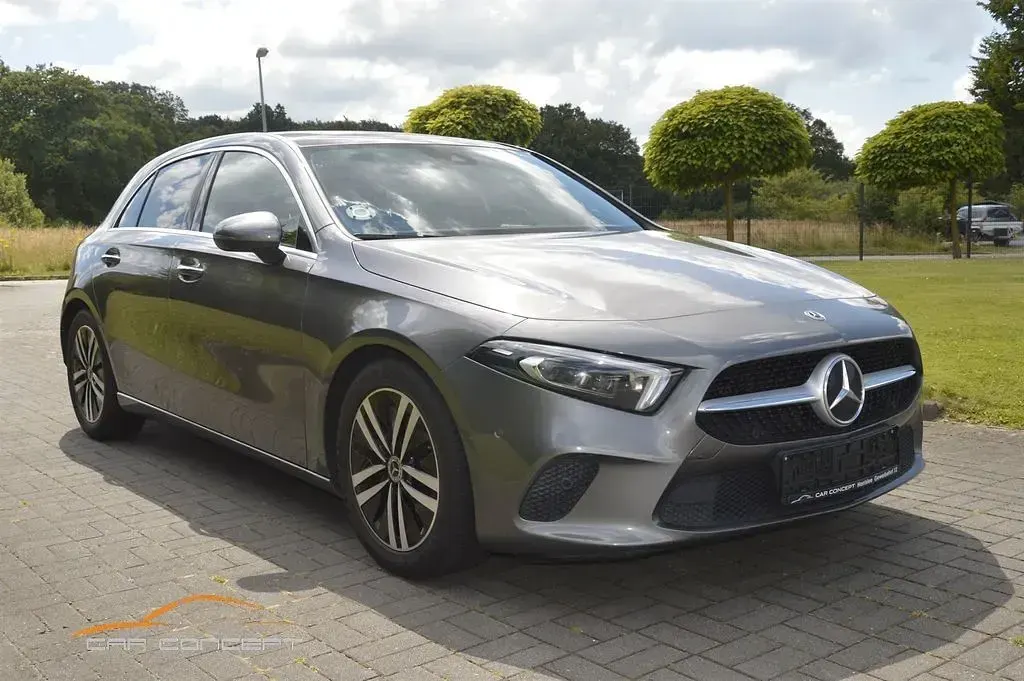 Gebraucht Mercedes A200 Progressive 163 PS (119 kW) 2022 Grau Limousine