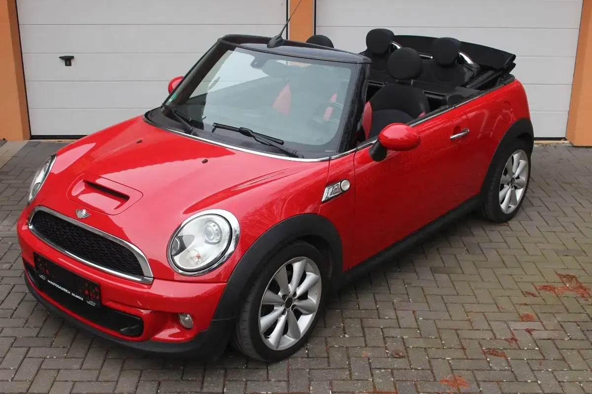 Käytetty Mini Cooper S Cabriolet 184 HP (135 kW) 2011 Punainen Avoauto