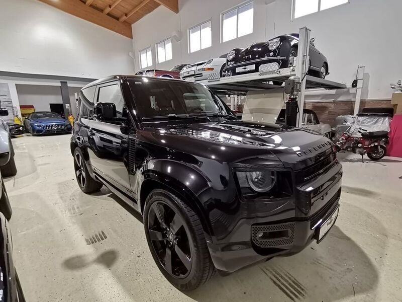 Santorini black Gebraucht 2022 Land Rover Defender SUV | 179.900 € - Bild 1/4