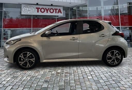 Neu Toyota Yaris Hybrid Business Edition 116 PS (85 kW) 2025 Schwarz Limousine