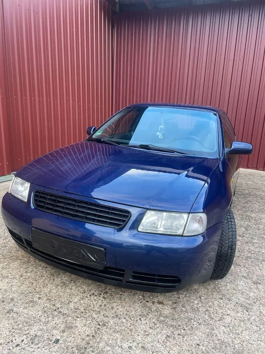 Używany Audi A3 Ambiente 101 KM (74 kW) 1998 Niebieski Hatchback