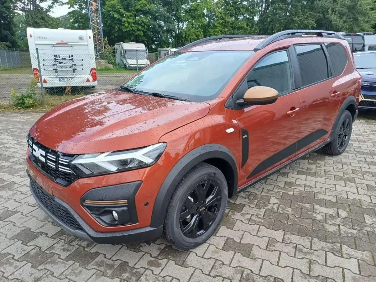 Neu Dacia Jogger Extreme 91 PS (66 kW) 2026 Terracottabraun metallic Van / Kleinbus