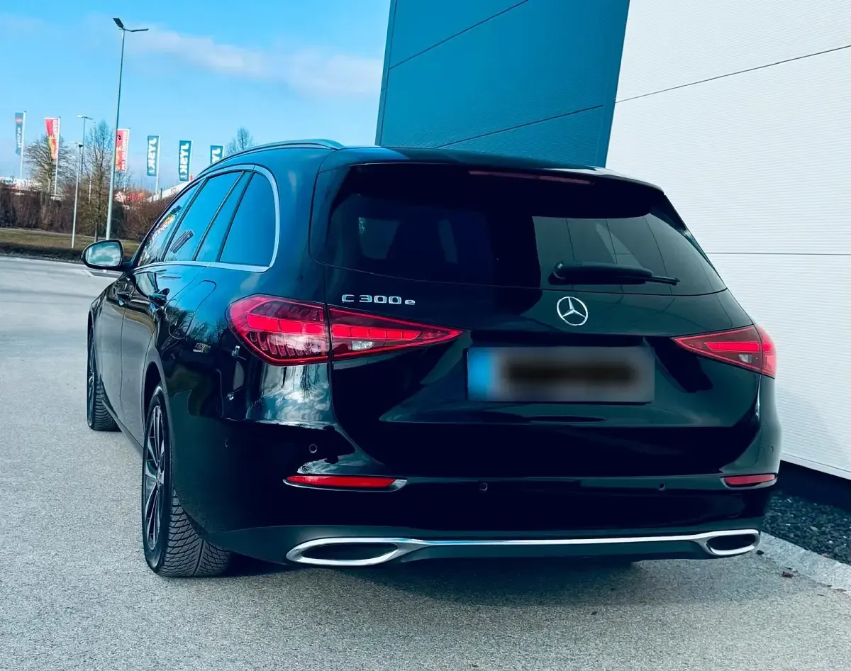 Gebraucht Mercedes C300e Avantgarde 313 PS (230 kW) 2022 Schwarz Kombi