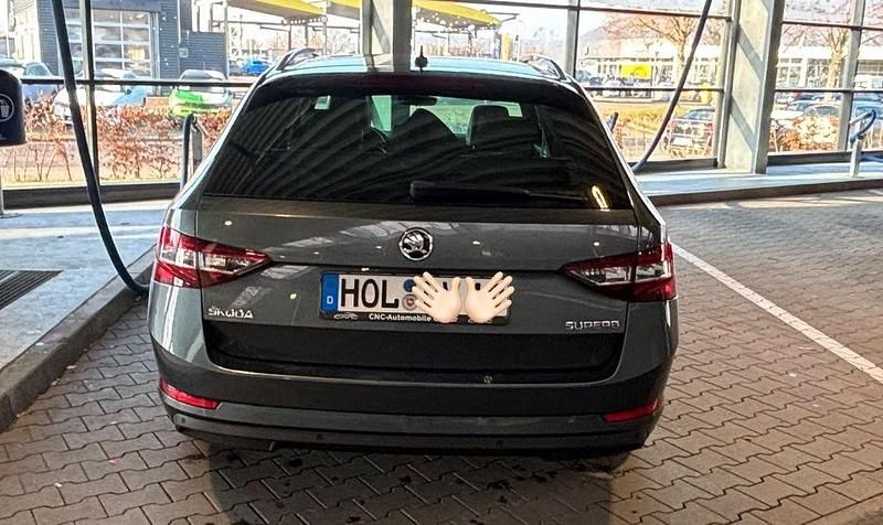 Gebraucht Skoda Superb Ambition 150 PS (110 kW) 2018 Grau Kombi