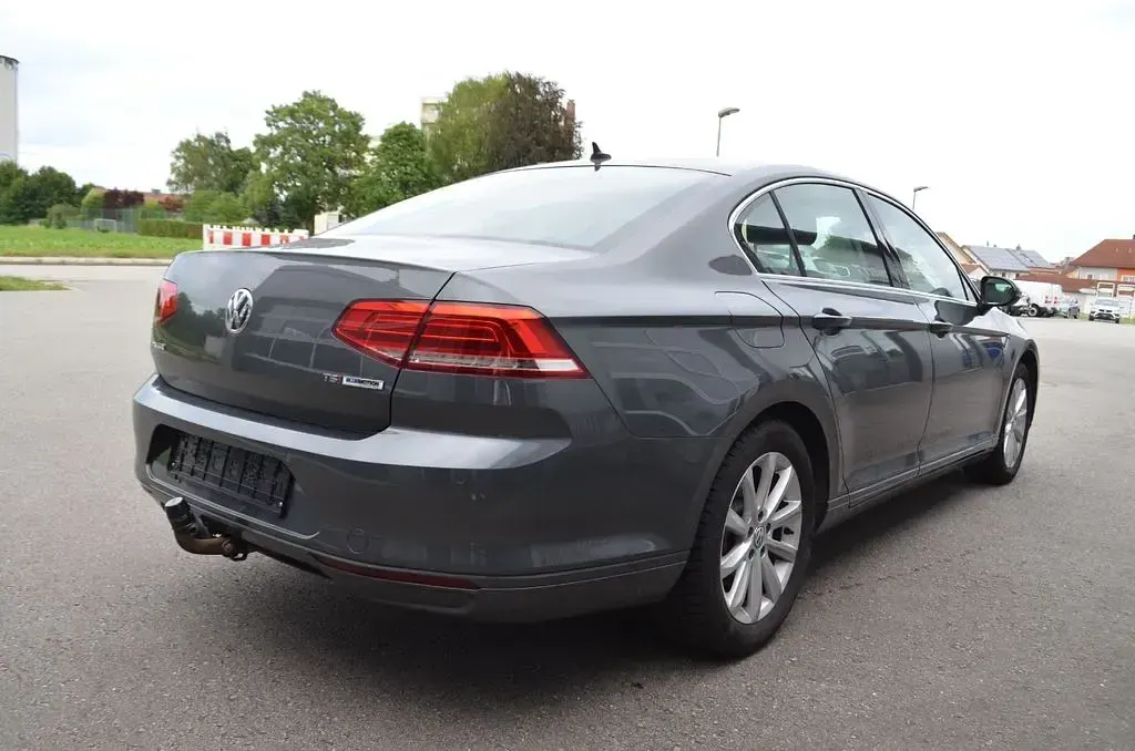 Gebraucht VW Passat Comfortline 125 PS (91 kW) 2015 Grau Limousine