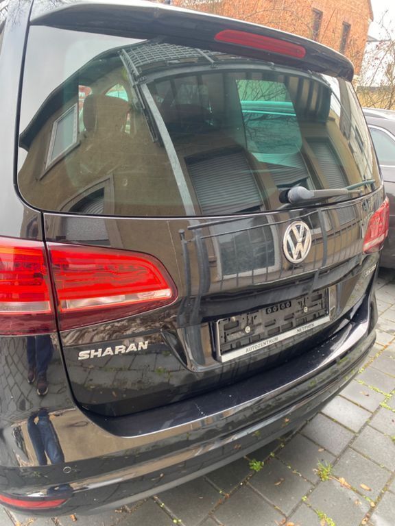 Schwarz Gebraucht 2017 VW Sharan Highline Van / Kleinbus | 18.700 € (Fairer Preis) - Bild 1/4