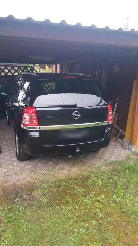 Gebraucht Opel Zafira 125 PS (91 kW) 2010 Schwarz Van / Kleinbus