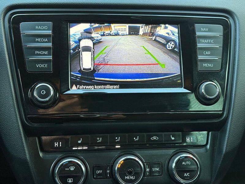 Gebraucht Skoda Octavia 150 PS (110 kW) 2016 Blau Kleinwagen