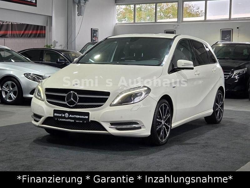 Weiß Gebraucht 2012 Mercedes B180 Sport Van / Kleinbus | 5.600 € (Teuer) - Bild 1/4