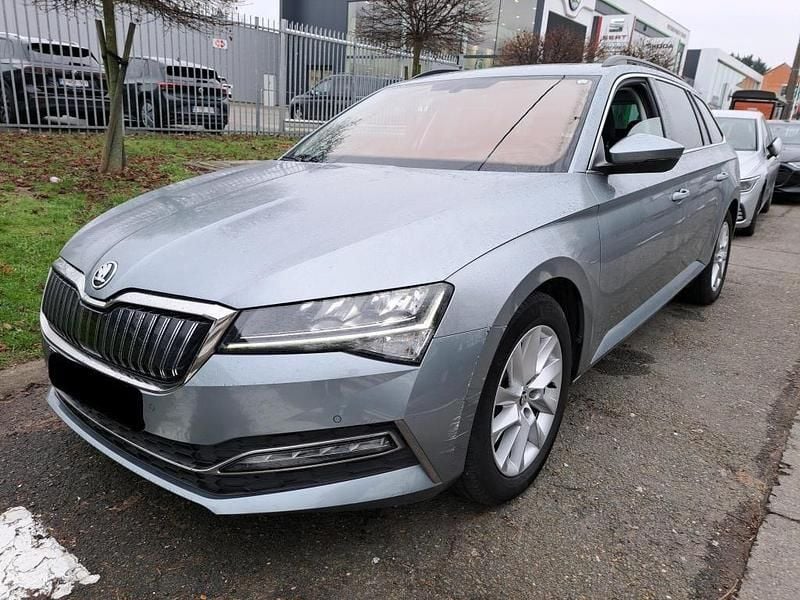 Grau Gebraucht 2020 Skoda Superb Ambition Limousine | 17.493 € (Superpreis) - Bild 1/4