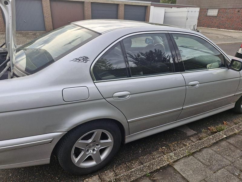 Silber Gebraucht 2002 BMW 525 Limousine | 2.400 € (Superpreis) - Bild 1/4