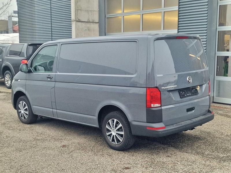 Gebraucht VW Transporter 110 PS (80 kW) 2022 Pure grey Van