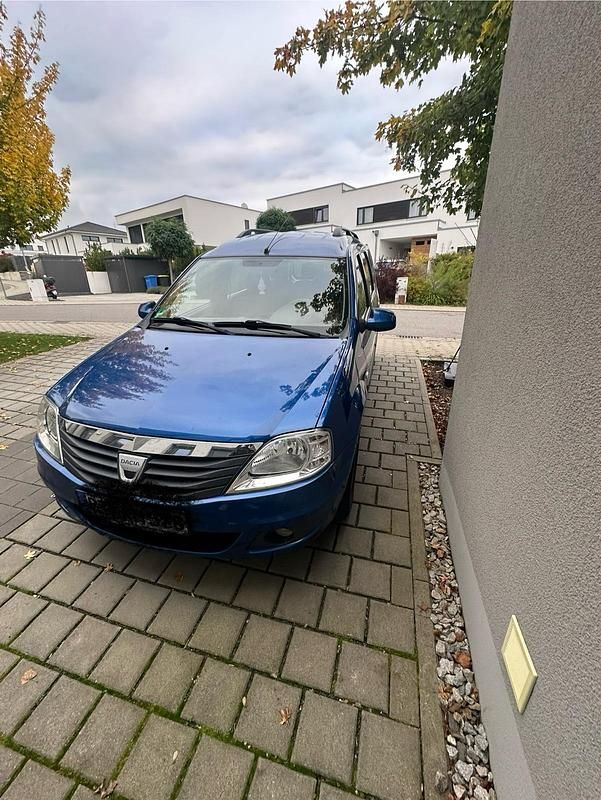 Blau Gebraucht 2010 Dacia Logan Lauréate Limousine | 2.650 € (Fairer Preis) - Bild 1/4