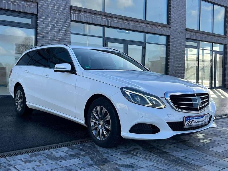 Gebraucht Mercedes E300 204 PS (150 kW) 2013 Polarweiss  unilack Kombi
