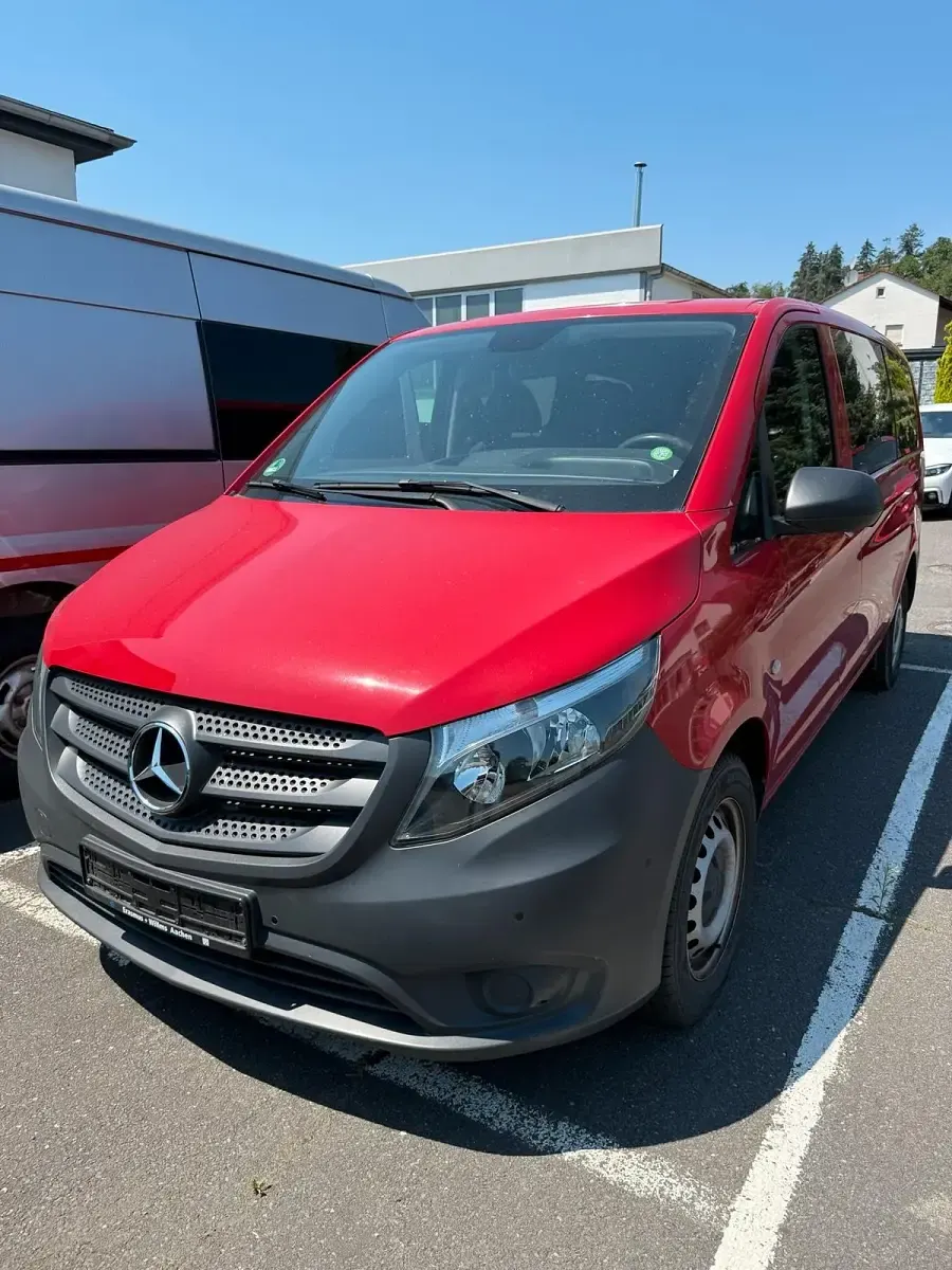 Gebraucht Mercedes Vito 136 PS (100 kW) 2022 Rot Van
