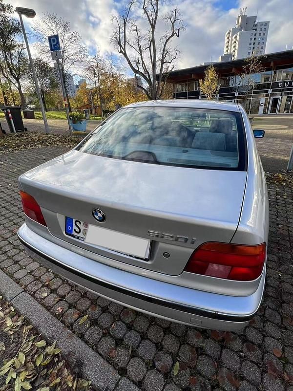 Second-hand BMW 520 150 CP (110 kW) 1999 Argintiu Berlinǎ