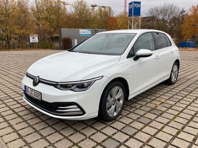 Weiß Gebraucht 2022 VW Golf VIII Style Limousine | 19.999 € (Guter Preis) - Bild 1/4