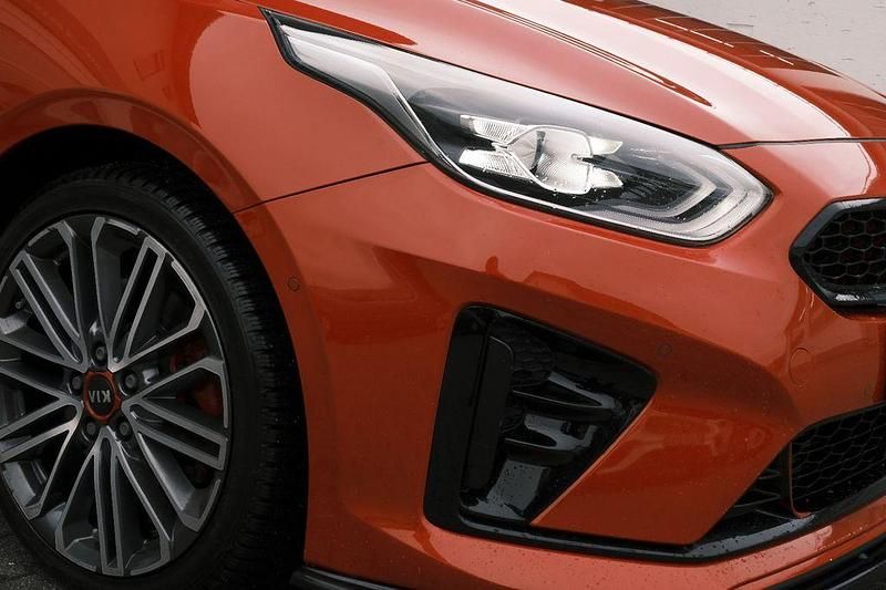 Rot Gebraucht 2020 Kia ProCeed Limousine | 18.250 € (Fairer Preis) - Bild 1/4