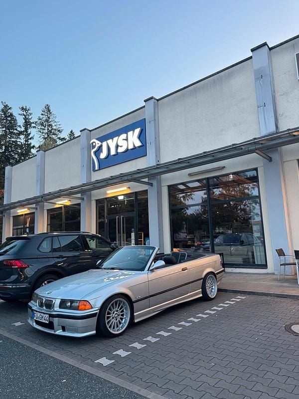 Silber Gebraucht 1998 BMW 320 Cabriolet M Sport Cabrio | 9.990 € (Fairer Preis) - Bild 1/4