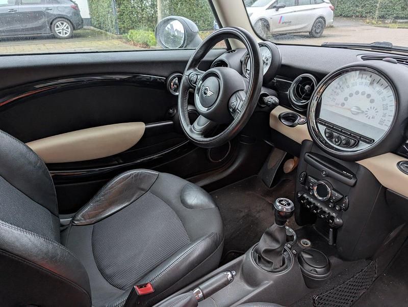 Gebraucht Mini Cooper Coupé 122 PS (89 kW) 2011 Weiß Coupé