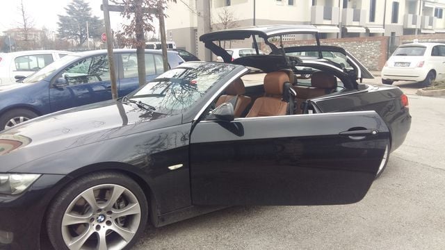 Gebraucht BMW 330 Cabriolet 231 PS (169 kW) 2008 Schwarz metallic Cabrio