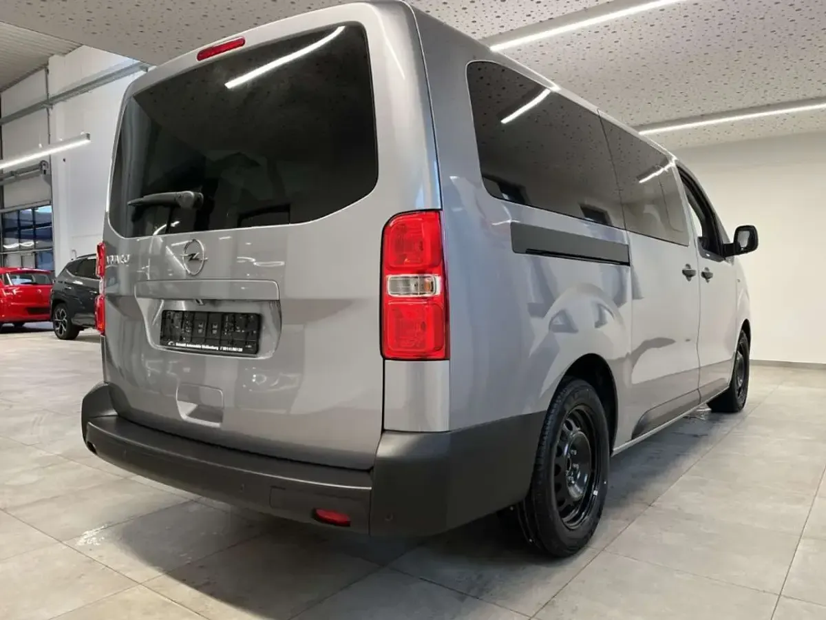 Neu Opel Vivaro-e Combi 179 PS (131 kW) 2026 Kontrast grau Van / Kleinbus