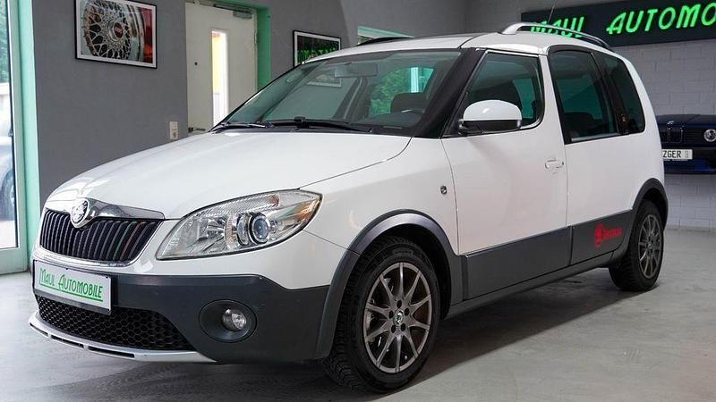 Candyweiss Gebraucht 2011 Skoda Roomster Scout Plus Edition Kombi | 6.490 € (Guter Preis) - Bild 1/4