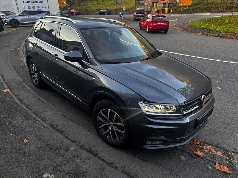 Grau Gebraucht 2020 VW Tiguan Comfortline SUV | 21.830 € (Guter Preis) - Bild 1/4