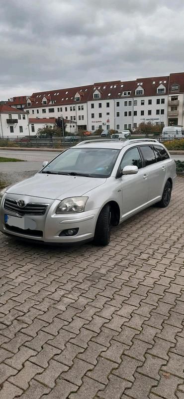 Grau Gebraucht 2009 Toyota Avensis T2 Limousine | 3.500 € (Etwas zu teuer) - Bild 1/4
