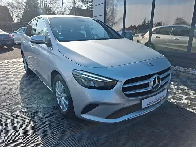 Gebraucht Mercedes B200 163 PS (119 kW) 2019 Silber Kleinwagen