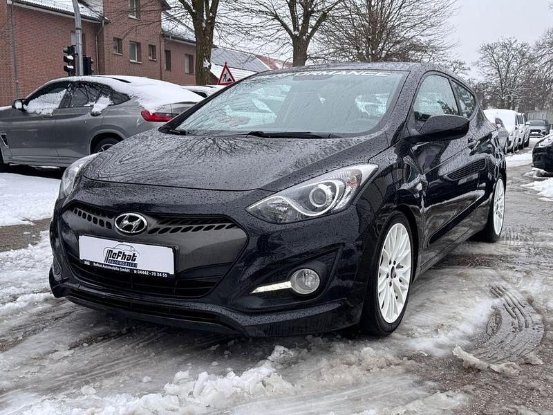 Gebraucht Hyundai i30 Classic 99 PS (72 kW) 2013 Schwarz Coupé