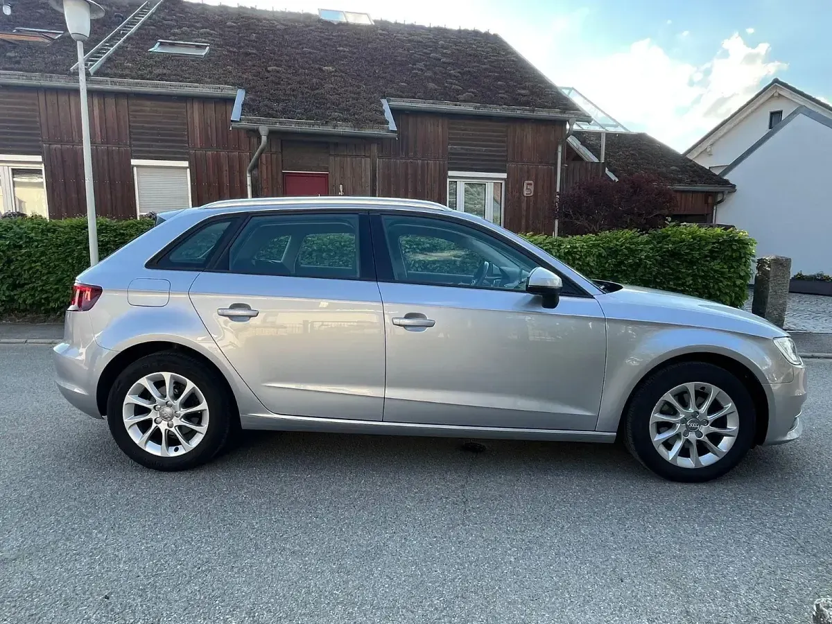 Gebraucht Audi A3 Ambiente 110 PS (80 kW) 2015 Silber Limousine