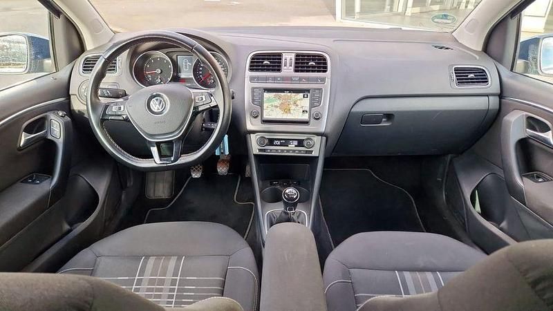 Gebraucht VW Polo LOUNGE 110 PS (80 kW) 2015 Blau Limousine