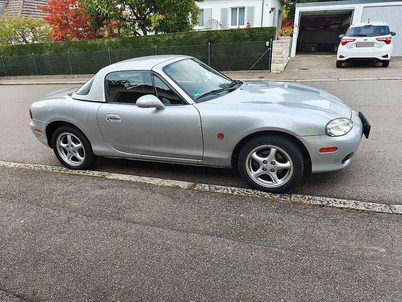 Second-hand Mazda MX5 110 CP (80 kW) 2002 Argintiu Cabrio