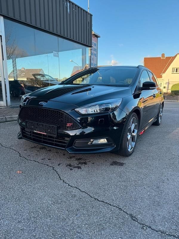 Schwarz Gebraucht 2018 Ford Focus ST Kombi | 15.500 € (Fairer Preis) - Bild 1/4