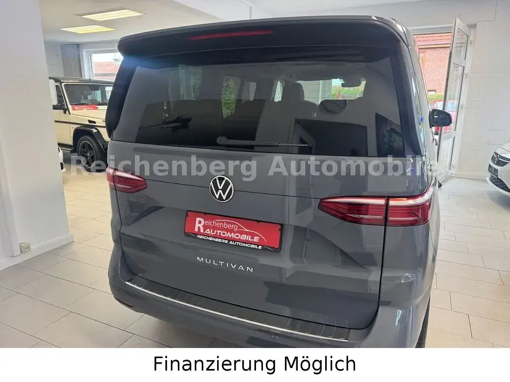 Gebraucht VW Multivan 136 PS (100 kW) 2023 Grau Van / Kleinbus
