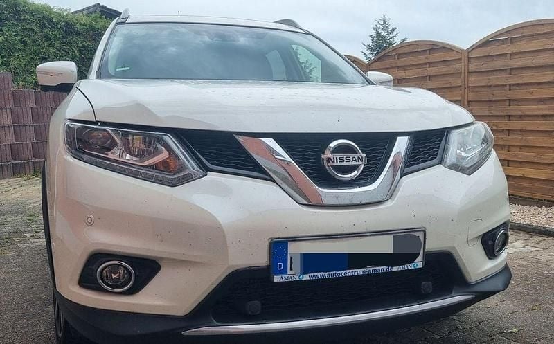Weiß Gebraucht 2017 Nissan X-Trail Tekna SUV | 15.900 € (Guter Preis) - Bild 1/4