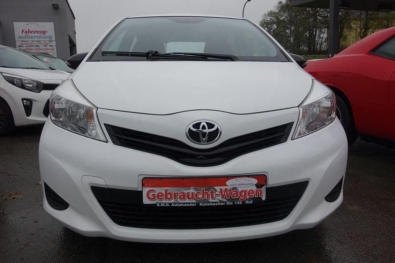 Gebraucht Toyota Yaris Cool 69 PS (50 kW) 2014 Weiß Limousine