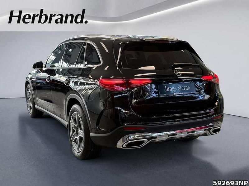 Gebraucht Mercedes GLC300 AMG 269 PS (197 kW) 2024 Metalliclack obsidianschwarz SUV